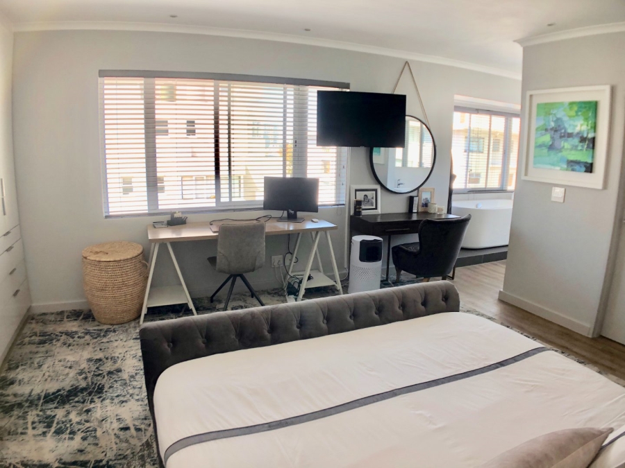 2 Bedroom Property for Sale in Sea Point Western Cape